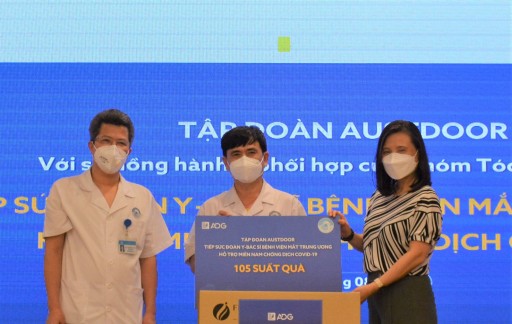 Hơn 100 suất quà từ Austdoor tiếp sức Y, Bác sĩ xung phong vào "tuyến lửa"