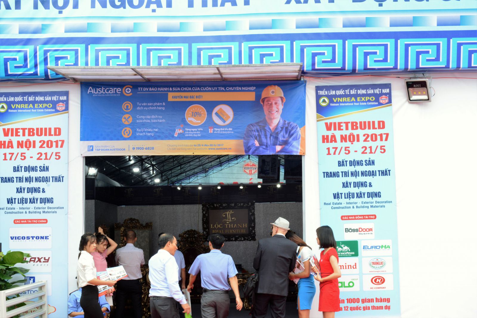 cua-cuon-austdoor-tham-gia-trien-lam-vietbuild-2017-1
