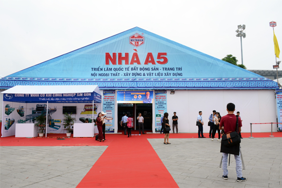 cua-cuon-austdoor-tham-du-trien-lam-vietbuild-2017-2